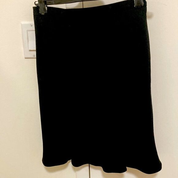 Cynthia Cynthia Steffe Skirt in Black. Tulip shape, side pockets. Size 0. - Picture 1 of 10